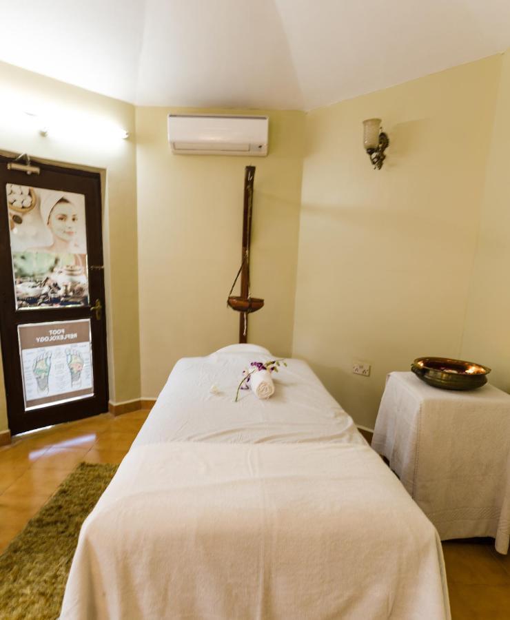 Leoney Resort Goa Vagator Exterior photo